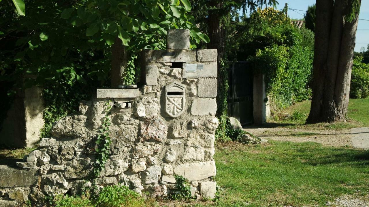 Mas Grimaud - Gite- Studio Et Chambres D'Hotes Familiales Eygalieres  Luaran gambar