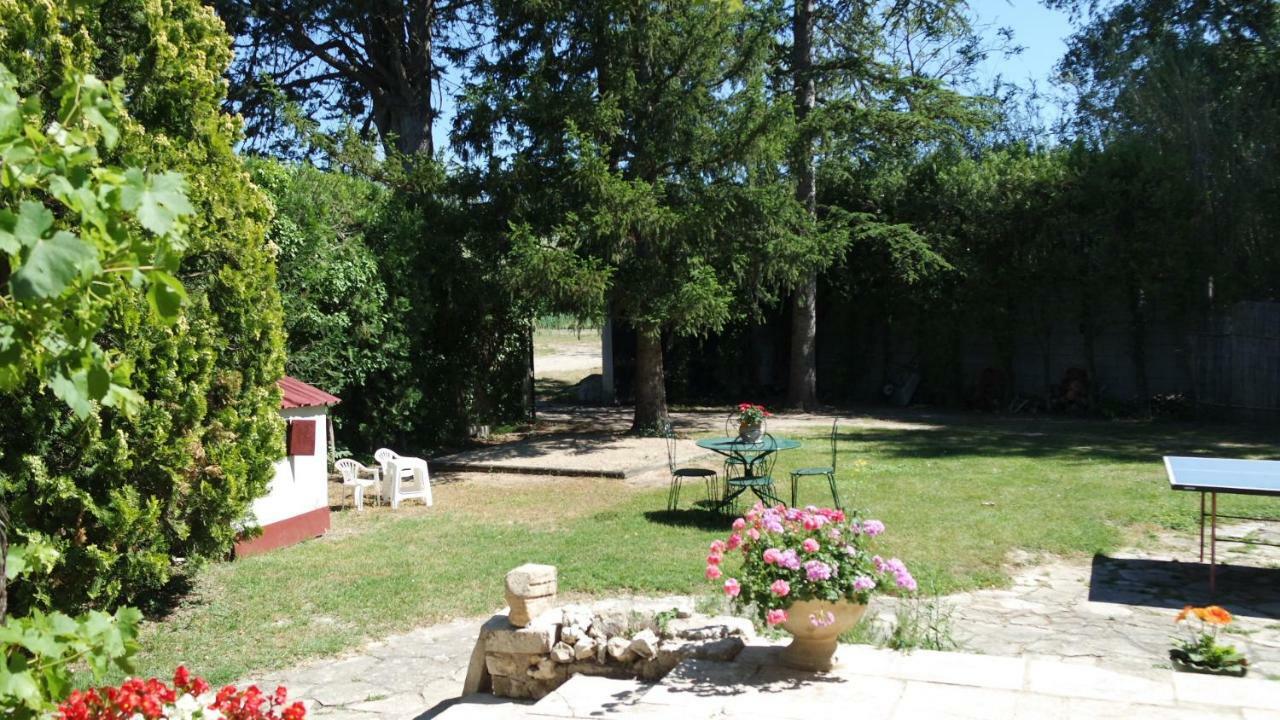 Mas Grimaud - Gite- Studio Et Chambres D'Hotes Familiales Eygalieres  Luaran gambar